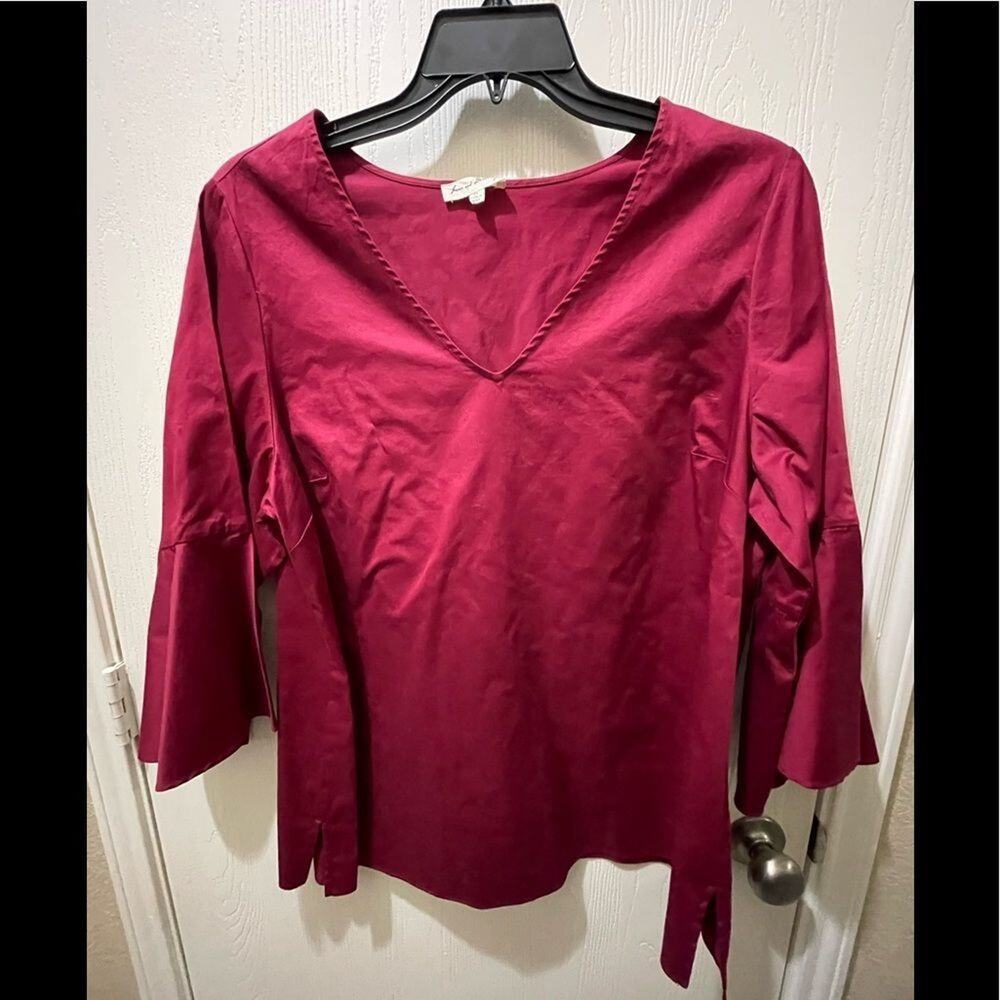 Jane and Delancey bell sleeve top‎